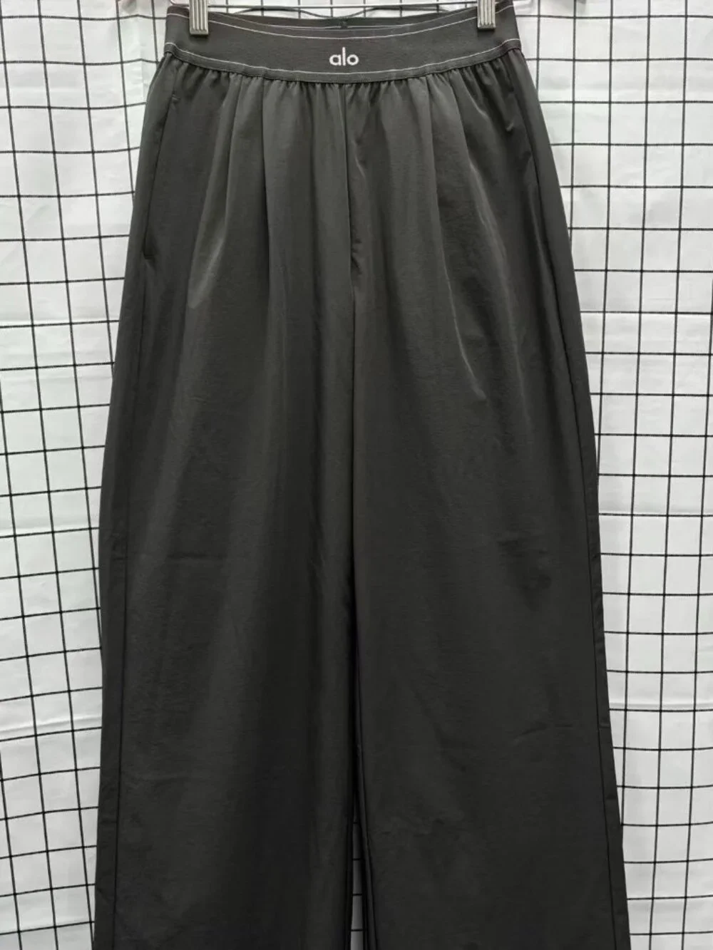 NWT ALO Yoga Women's Dark Grey Suit Pants Comfortable Fit🏃‍♀️Regular Size 🛋️